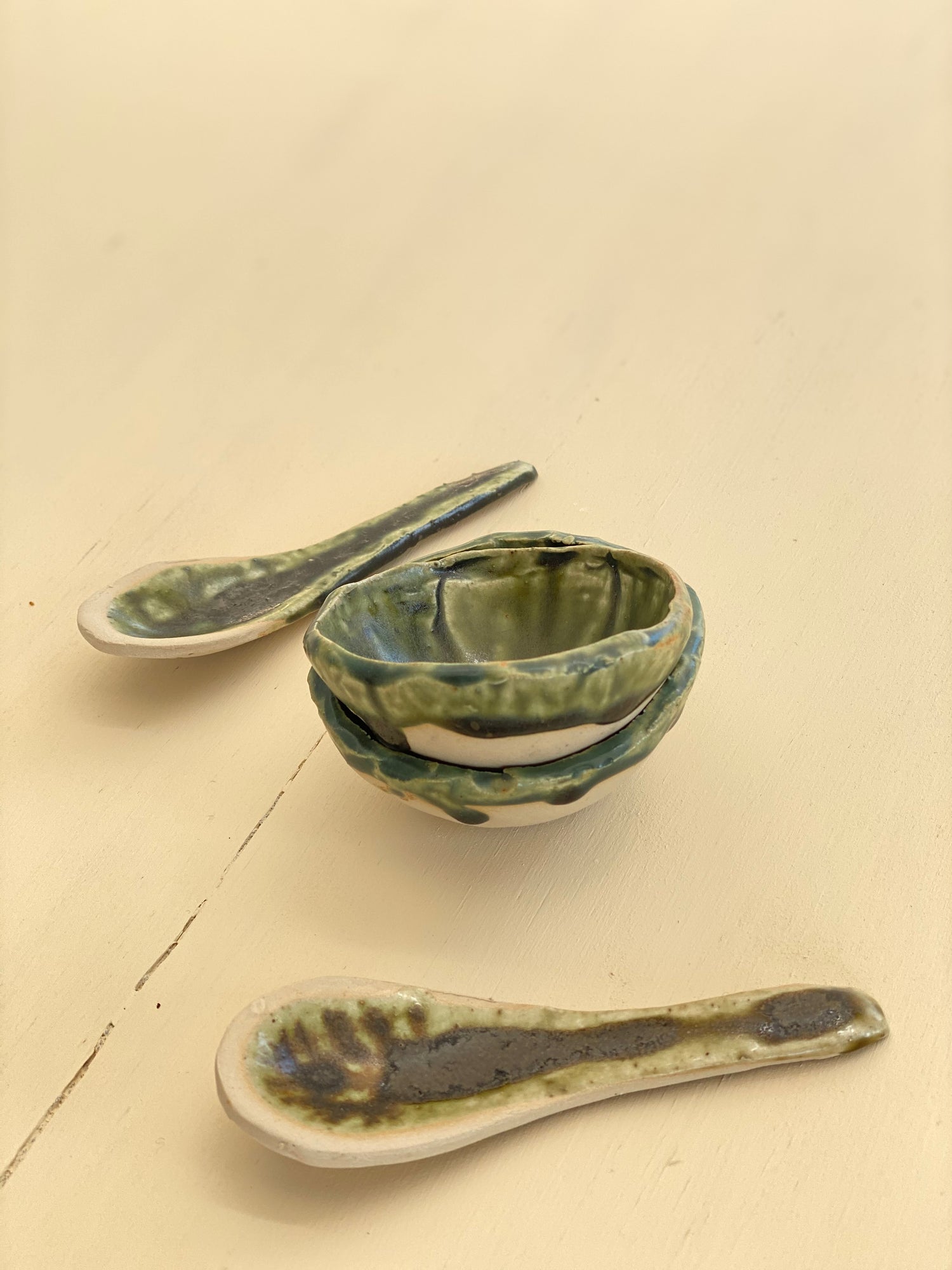 ciotola piccola con cucchiaino in ceramica di grès